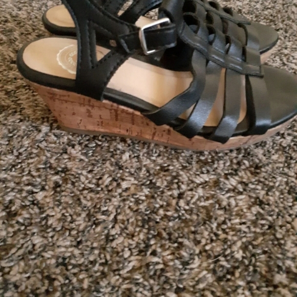 Girls Sandals - Picture 2 of 5